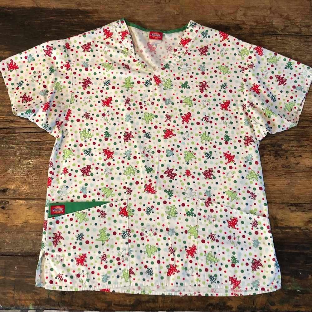 Dickies medium Christmas Scrub Top